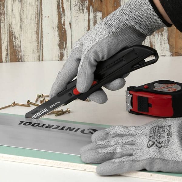 Ніж сегментний мультифункціональний 18мм, металева напрямна, Storm INTERTOOL HT-0537