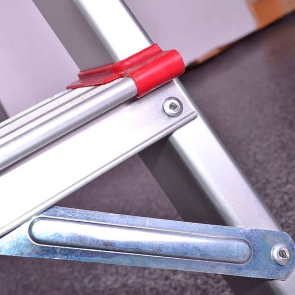 Стрем'янка з алюмінію, 6 сходинок, висота до платформи 1280мм INTERTOOL LT-1006