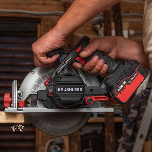 Пила дискова акумуляторна з безщітковим двигуном 20 В, 4500 об/хв, кут 90°/45°, глибина розпилу 62/45 мм, диск 190*20 мм, без ЗП та АКБ INTERTOOL WT-0371